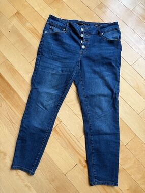 Tahari Women’s Dark Blue Stretch Skinny Jeans